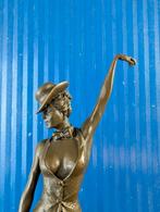 Bronzen beeld van een cabaret dancerese, Ophalen of Verzenden