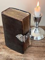 BIJBEL 1851 LEREN OMSLAG MET ZILVEREN KLAMPEN, Verzenden, Zilver