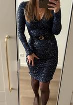 Donkerblauwe midi jurk met glitters, Blauw, Maat 42/44 (L), Nieuw, Ophalen of Verzenden