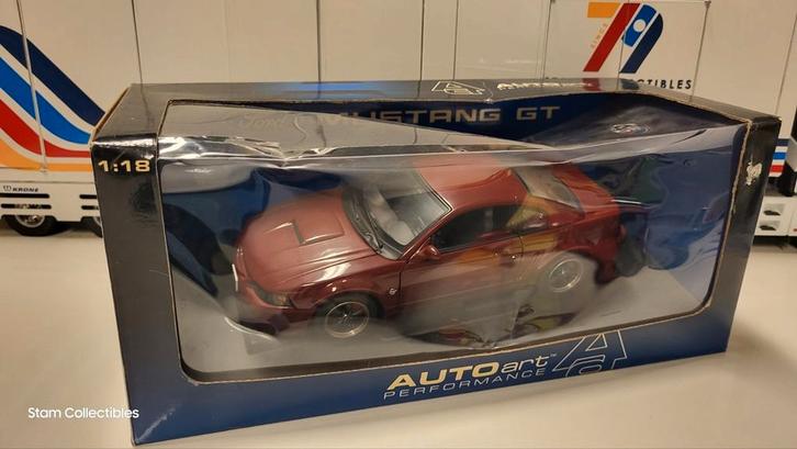 AUTOart Ford Mustang GT 40th Anniversary Crimson Red - 2004, Hobby en Vrije tijd, Modelauto's | 1:18, Zo goed als nieuw, Auto
