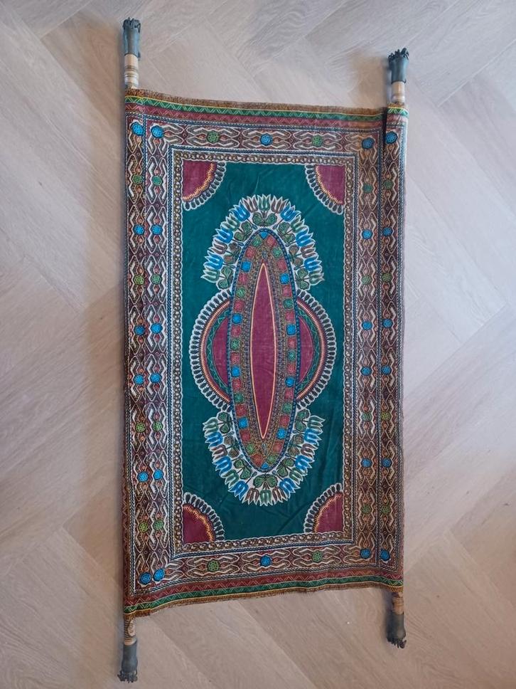 Indonesisch Wandkleed met Houten Details, Antiek en Kunst, Antiek | Kleden en Textiel, Ophalen