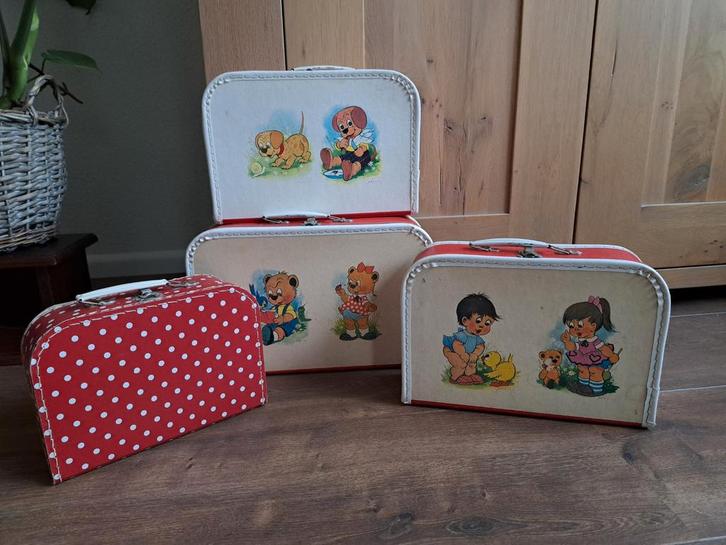 Vintage kinderkoffertjes lieve plaatjes 3 maten prijs pst, Kinderen en Baby's, Kinderspulletjes, Gebruikt, Ophalen of Verzenden