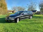 Volvo V70 2.4 170PK AUT 2004 Zwart, Auto's, 1556 kg, 1800 kg, Zwart, Stationwagon