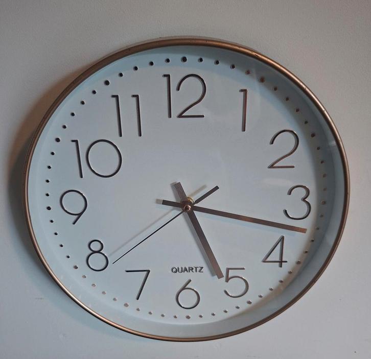 Mooie Wandklok - Quartz uurwerk, Huis en Inrichting, Woonaccessoires | Klokken, Zo goed als nieuw, Wandklok, Analoog, Ophalen of Verzenden