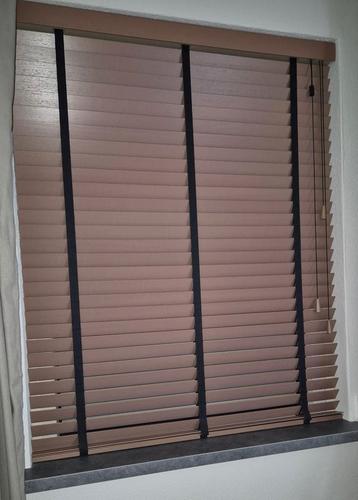 Houten jaloezie  109,5 x 138 cm beschikbaar voor biedingen
