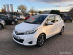Toyota Yaris VVT-i 5DRS AIRCO NAVI CAMERA LMV, Auto's, Toyota, Voorwielaandrijving, Gebruikt, Wit, 24 km/l