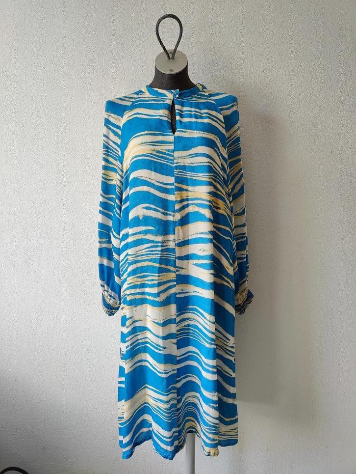 Lichtblauwe lange jurk – maat 40 – Xandres, Kleding | Dames, Jurken, Zo goed als nieuw, Maat 38/40 (M), Blauw, Onder de knie, Verzenden