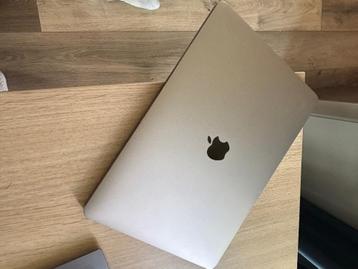 MacBook Pro 2018 13" 256GB 16GB beschikbaar voor biedingen