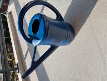 Blauwe gieter 5 liter beschikbaar voor biedingen