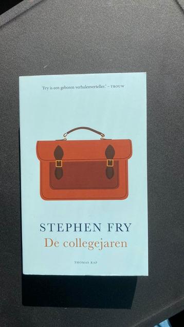 Stephen Fry - De collegejaren beschikbaar voor biedingen