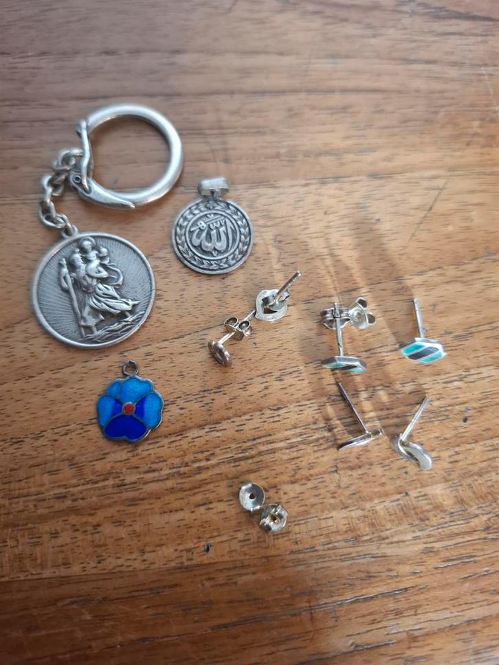 Lotje zilver drie hangers en drie paar oorbellen., Sieraden, Tassen en Uiterlijk, Antieke sieraden, Broche, Ophalen of Verzenden
