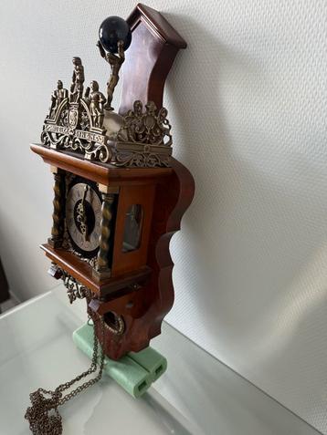Zaanse Vintage wandklok beschikbaar voor biedingen