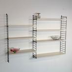 Vintage wandrek Nisse Strinning met 7 witte schappen, Ophalen of Verzenden, Gebruikt