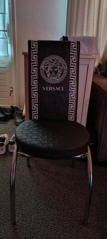 6 Nieuwe Versace stoelen beschikbaar voor biedingen