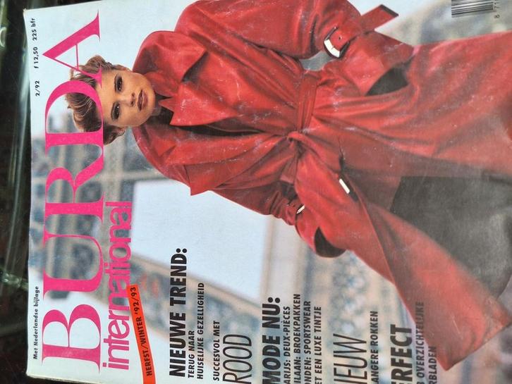 Burda International vintage design patronen, Hobby en Vrije tijd, Kledingpatronen, Zo goed als nieuw, Vrouw, Burda, Ophalen of Verzenden