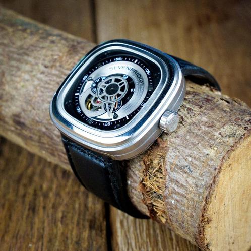 SEVENFRIDAY P1/01, Sieraden, Tassen en Uiterlijk, Horloges | Heren, Gebruikt, Polshorloge, Overige merken, Staal, Leer, Ophalen of Verzenden