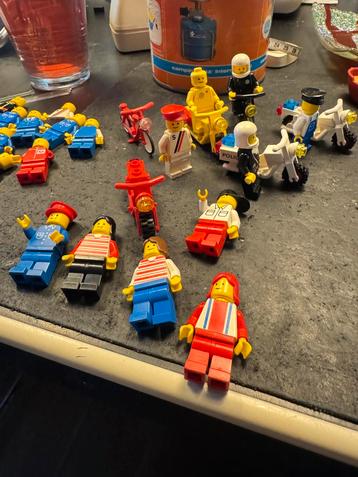 Vintage lego accesoires en poppetjes beschikbaar voor biedingen