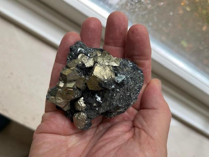 Groot Brok Ruwe Pyriet, Verzamelen, Mineralen en Fossielen, Mineraal, Ophalen of Verzenden