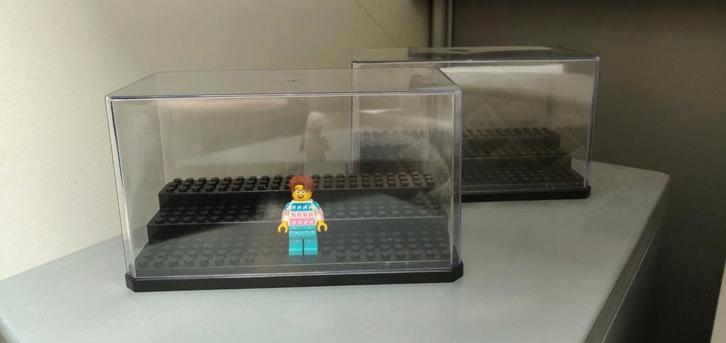 2 Minifiguren vitrine's / display. Past op Lego., Kinderen en Baby's, Speelgoed | Duplo en Lego, Zo goed als nieuw, Ophalen of Verzenden