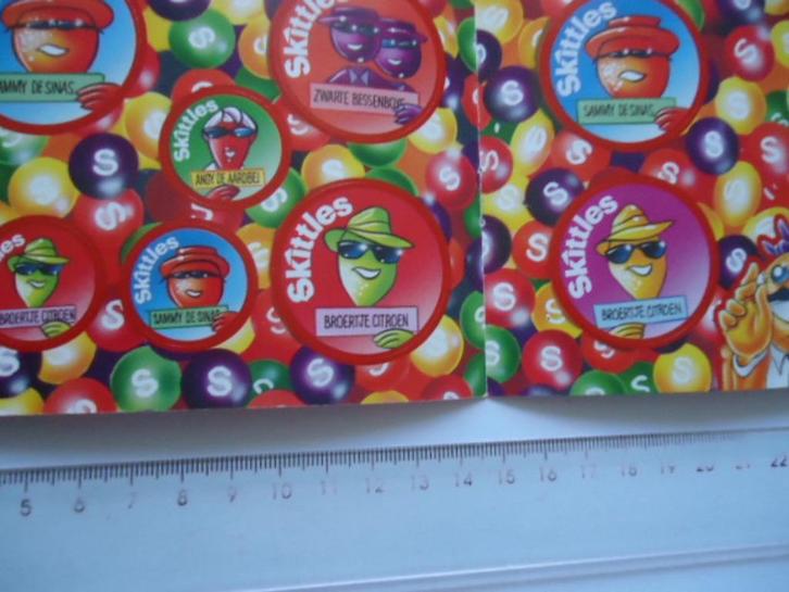sticker oud SKITTLES SNOEP Mars retro strip fruit vel, Verzamelen, Stickers, Zo goed als nieuw, Verzenden