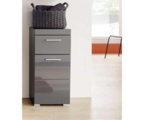 NIEUW IN DOOS nachtkastje Badkamer kast grijs, Huis en Inrichting, Slaapkamer | Nachtkastjes, Nieuw, 70 cm of meer, Minder dan 45 cm