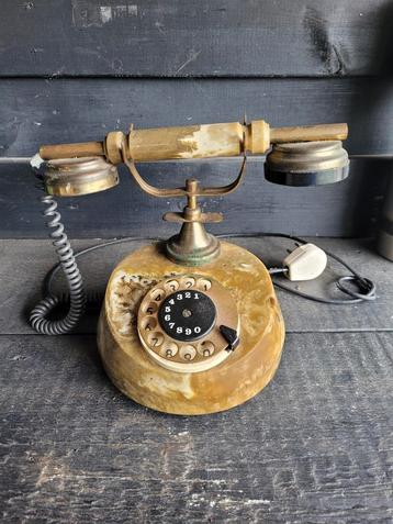 Oude telefoon aangeboden  beschikbaar voor biedingen