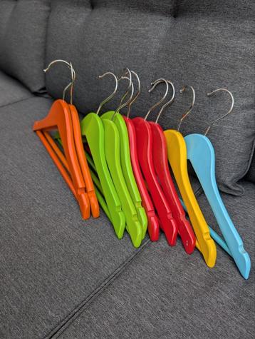 Kinderkledinghangers beschikbaar voor biedingen