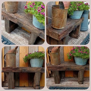 Historisch houten bankje/krukje beschikbaar voor biedingen