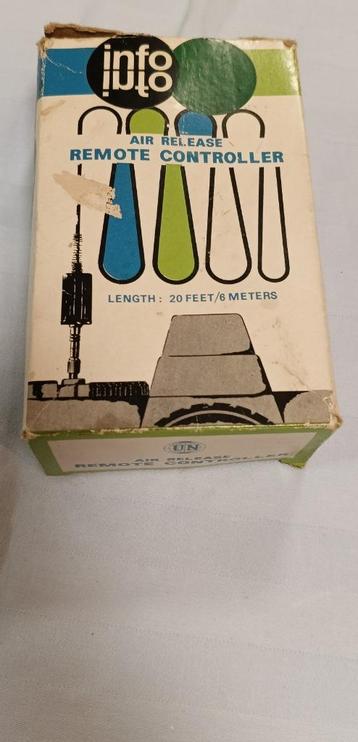 U.N. Air Release Remote Controller – vintage fototool beschikbaar voor biedingen