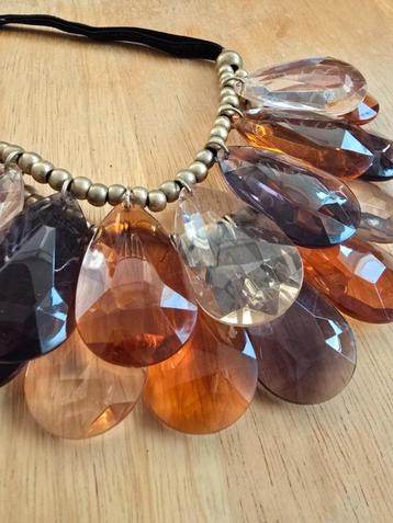Vintage ketting gekleurde plastic stenen beschikbaar voor biedingen
