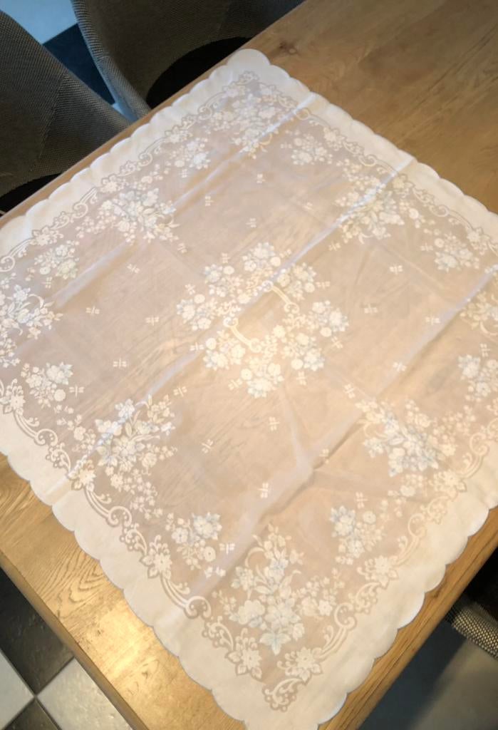 Kant tafekleed 88-88 cm, Huis en Inrichting, Tafelkleden, Zo goed als nieuw, Rechthoek, Ophalen of Verzenden