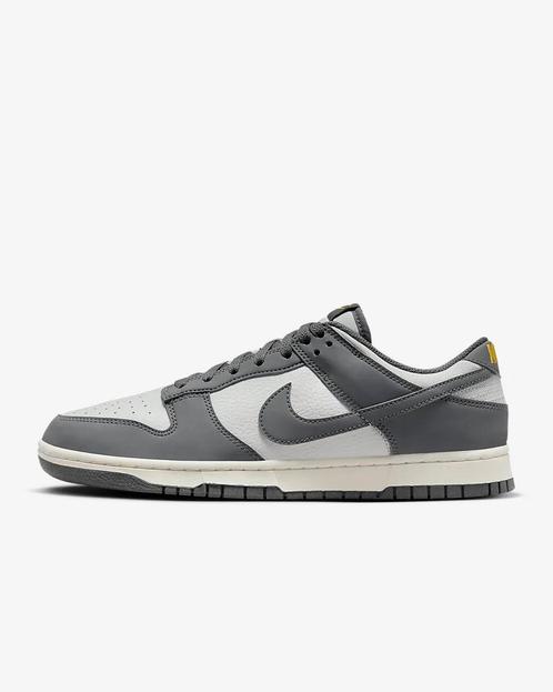 Nike dunk low ‘iron grey lightning’, Kleding | Heren, Schoenen, Nieuw, Sneakers of Gympen, Overige kleuren, Ophalen of Verzenden