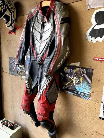 "SPYKE"  2 DELIG RACEPAK MAAT 52 beschikbaar voor biedingen