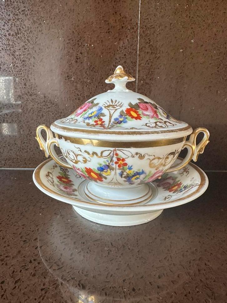 Porcelaine de Paris Bouillon Bowl op onderschotel 1810-1830, Antiek en Kunst, Antiek | Porselein, Ophalen of Verzenden