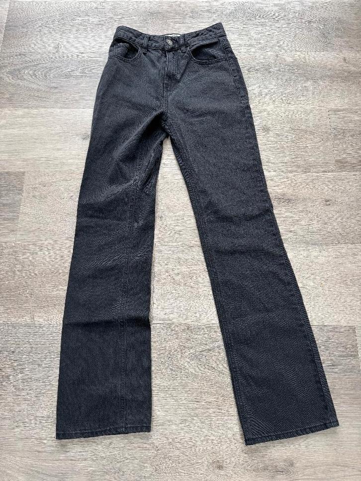 STRADIVARIUS Teen jeans zwart nieuwstaat maat 34 DN, Kleding | Dames, Spijkerbroeken en Jeans, Zo goed als nieuw, W27 (confectie 34) of kleiner