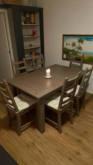 Uitschuifbare eettafel met 6 stoelen beschikbaar voor biedingen