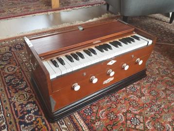 Authentiek Indisch Harmonium beschikbaar voor biedingen