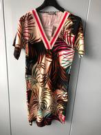 Geisha jurk met v hals bladerprint korte mouw maat 34 nieuw, Kleding | Dames, Jumpsuits, Overige kleuren, Geisha, Nieuw, Ophalen of Verzenden