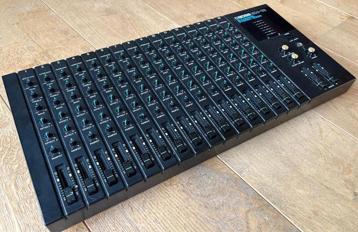 Mengpaneel Boss BX16, Muziek en Instrumenten, Mengpanelen, Gebruikt, 10 tot 20 kanalen, Ophalen