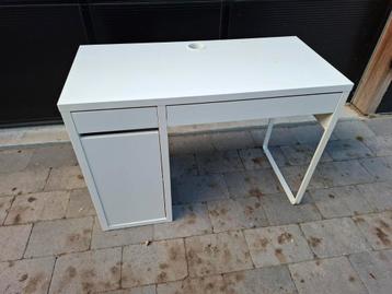 Leuk buro beschikbaar voor biedingen