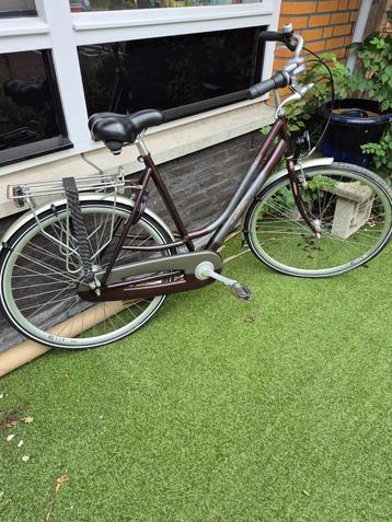 Nette en degelijke damesfiets 28 inch beschikbaar voor biedingen