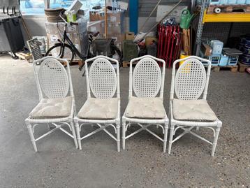  Set van 4 bamboe eettafelstoelen – €80,- beschikbaar voor biedingen
