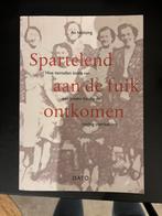 Spartelend aan de fuik ontkomen, Boeken, Verzenden, Zo goed als nieuw