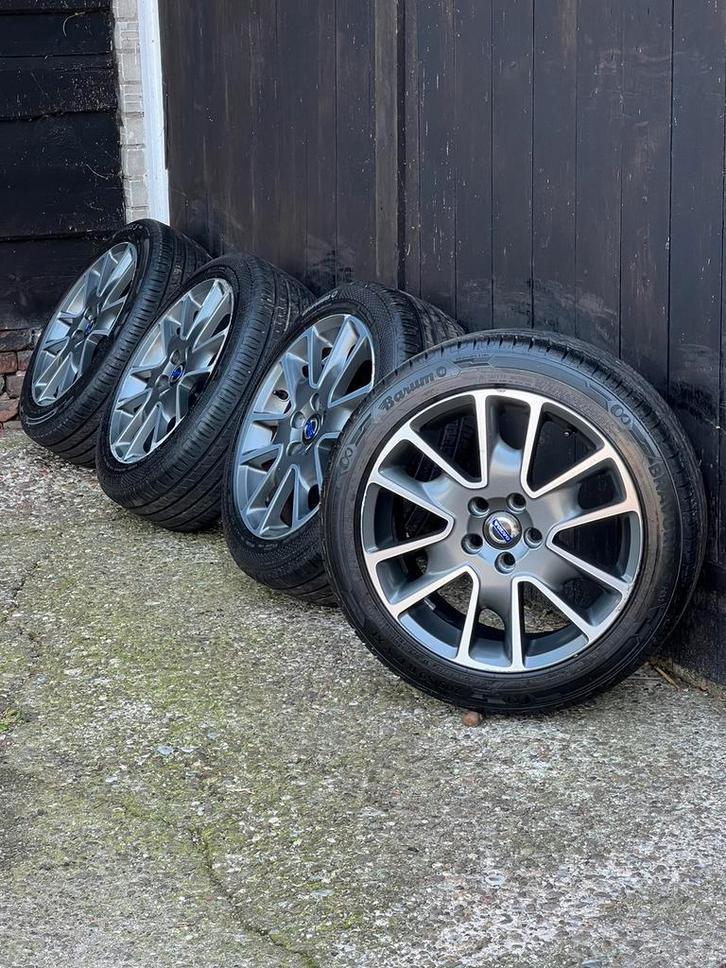 Originele Volvo c30 velgen 5x108 zomer set 8mm 17? nieuw, Auto-onderdelen, Banden en Velgen, Banden en Velgen, Zomerbanden, 17 inch