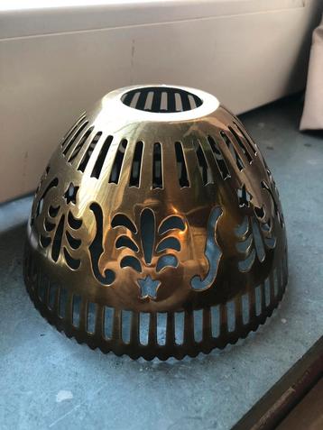 Gouden messing lampenkap beschikbaar voor biedingen