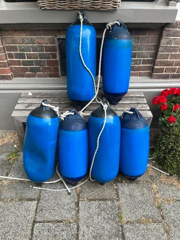 Fenders/stootwillen beschikbaar voor biedingen