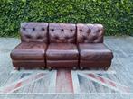 Chesterfield bruin generfde leren elementen bank, Huis en Inrichting, Banken | Bankstellen, Gebruikt, Hout, Rechte bank, 200 tot 250 cm