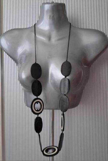Manouk - koordketting met grote schijven beschikbaar voor biedingen
