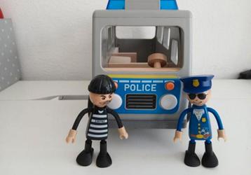 Politie auto met poppetjes  beschikbaar voor biedingen