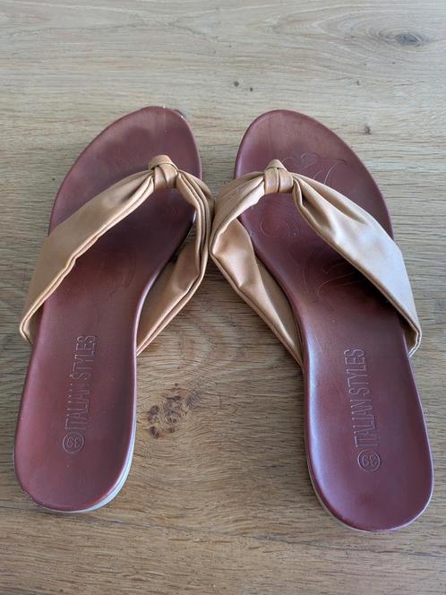 Dames teenslippers maat 39 Italian style, Kleding | Dames, Schoenen, Gedragen, Slippers, Beige, Ophalen of Verzenden